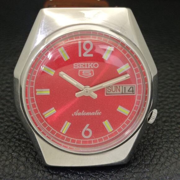 Vintage 1981 Seiko Automatic Mens Silver Watch W/daydate & Red accents - Picture 4 of 10